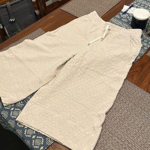 Lululemon cream textured wide-leg lounge pant. Size 10.
